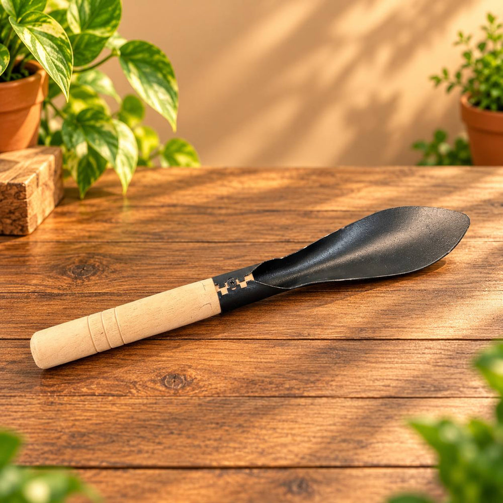 Small digging tool